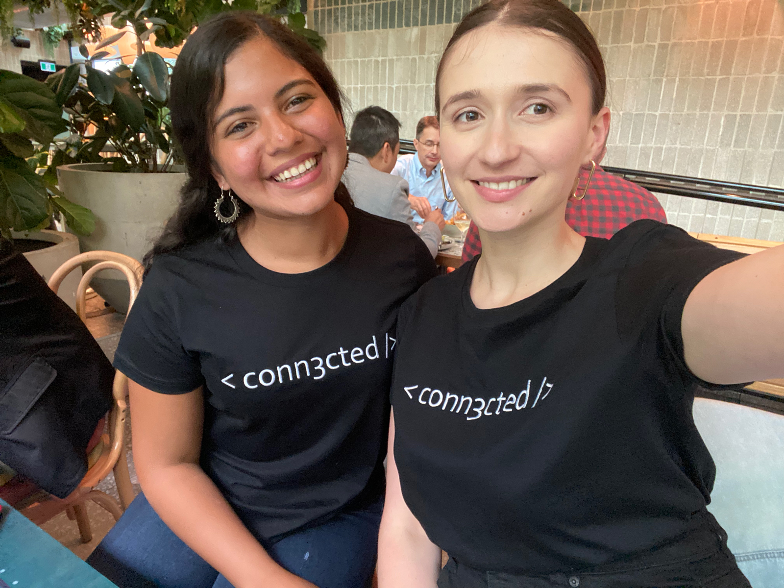 The conn3cted Tshirt
